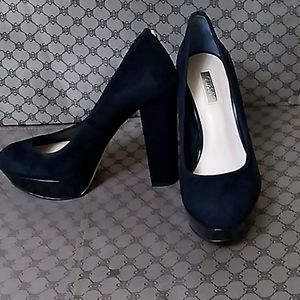Guess size 7 black